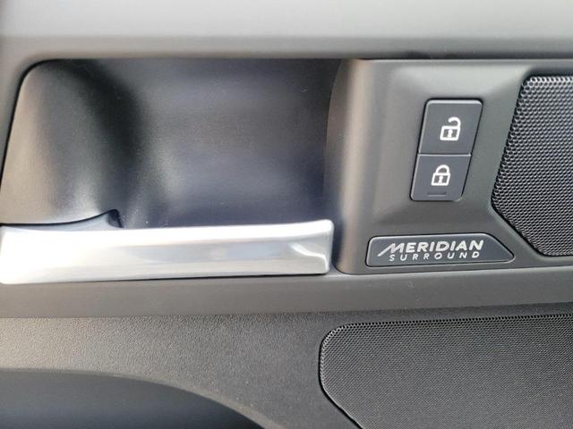 Photo of 2025 Fuji White Land Rover Defender