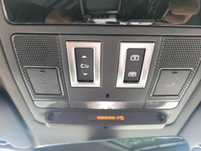 Photo of 2025 Fuji White Land Rover Defender
