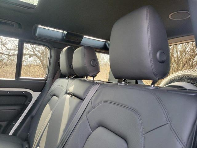 Photo of 2025 Fuji White Land Rover Defender