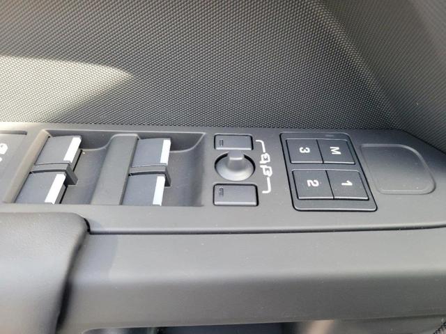 Photo of 2025 Fuji White Land Rover Defender