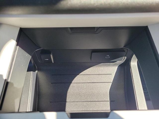 Photo of 2025 Pangea Green Land Rover Defender