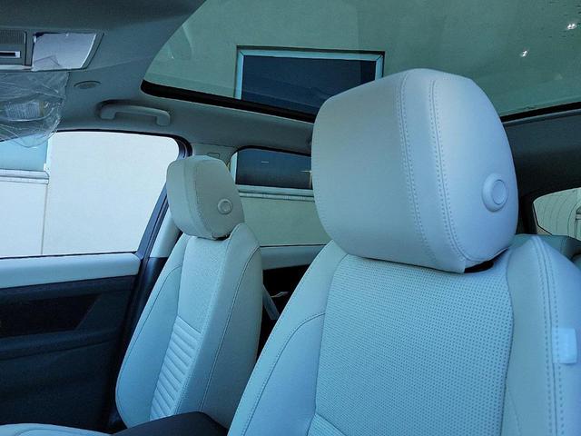 Photo of 2024 Santorini Black Land Rover Discovery Sport