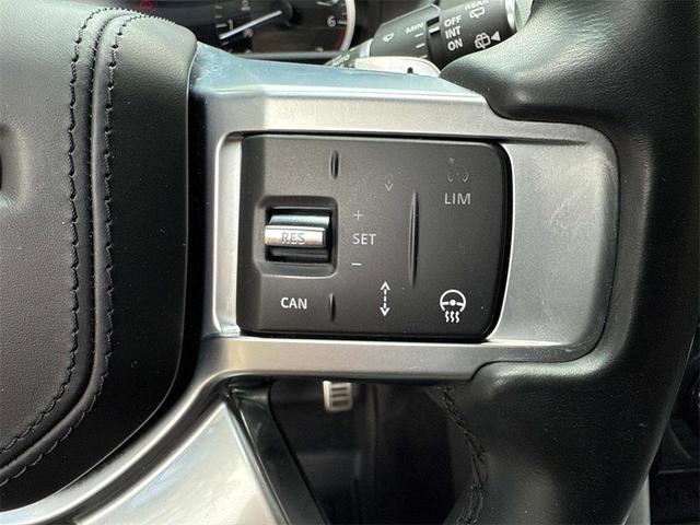 Photo of 2023 Fuji White Land Rover Discovery