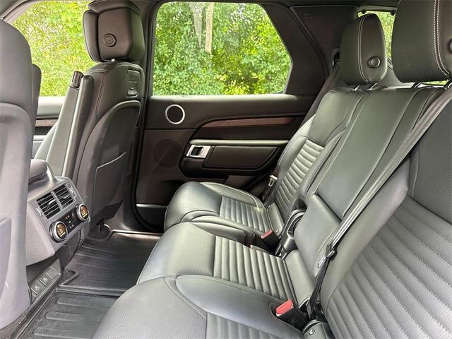 Photo of 2023 Fuji White Land Rover Discovery