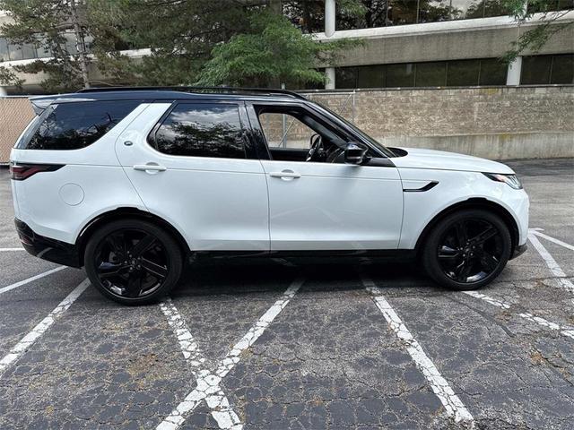 Photo of 2023 Fuji White Land Rover Discovery