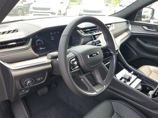 Photo of 2025 Diamond Black Jeep Grand Cherokee