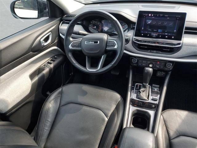 Photo of 2022 Bright White Clearcoat Jeep Compass