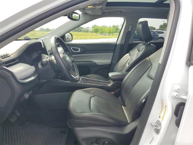 Photo of 2022 Bright White Clearcoat Jeep Compass