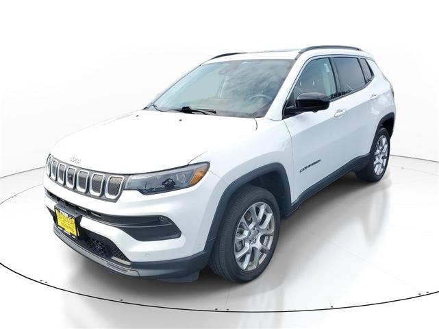 Photo of 2022 Bright White Clearcoat Jeep Compass