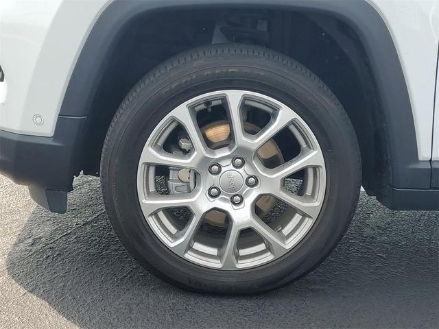 Photo of 2022 Bright White Clearcoat Jeep Compass