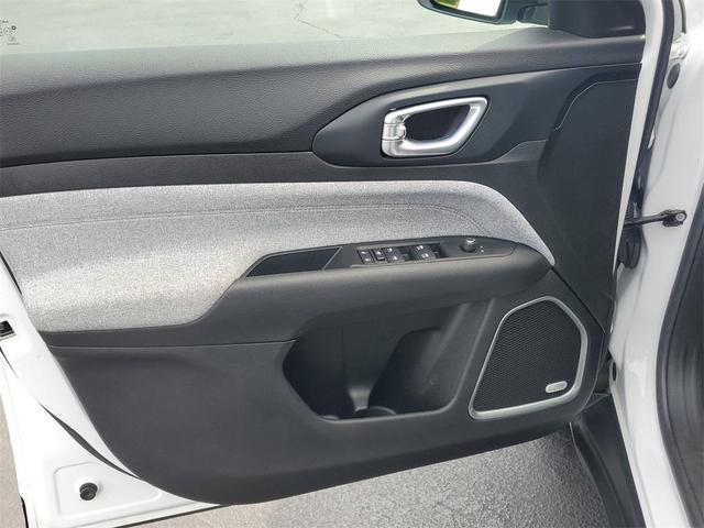 Photo of 2022 Bright White Clearcoat Jeep Compass