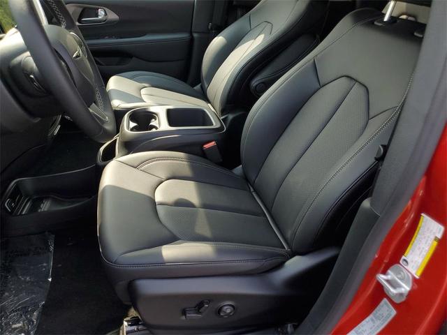 Photo of 2026 PR6 Chrysler Pacifica