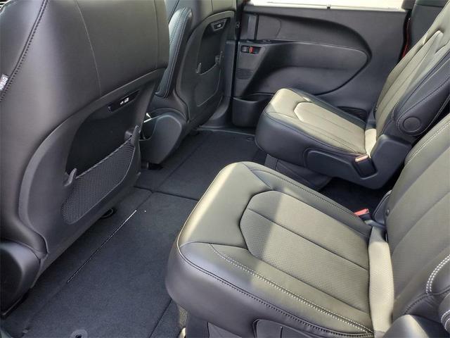 Photo of 2026 PR6 Chrysler Pacifica