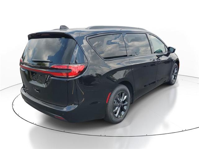 Photo of 2025 Diamond Black Chrysler Pacifica