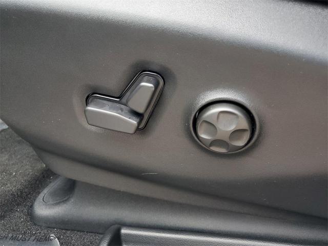 Photo of 2025 Diamond Black Chrysler Pacifica