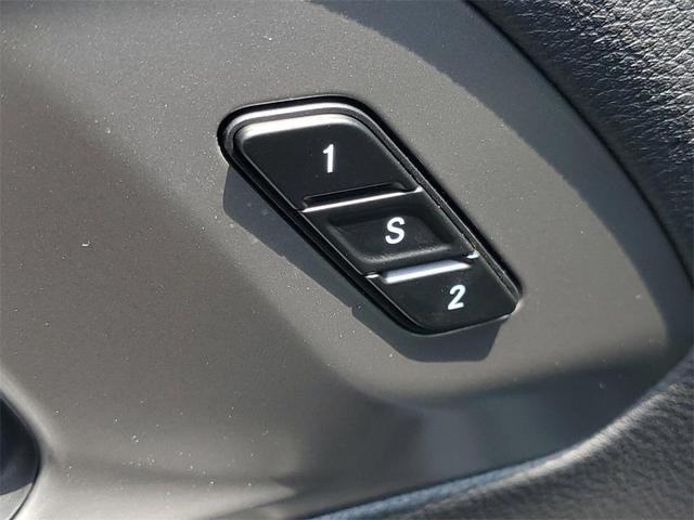 Photo of 2025 Diamond Black Chrysler Pacifica