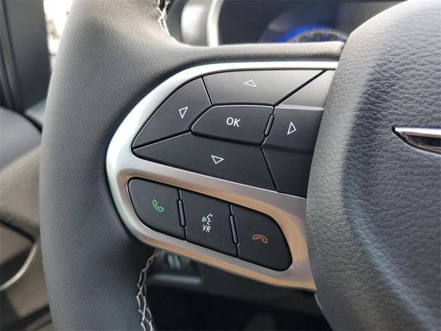 Photo of 2025 Diamond Black Chrysler Pacifica