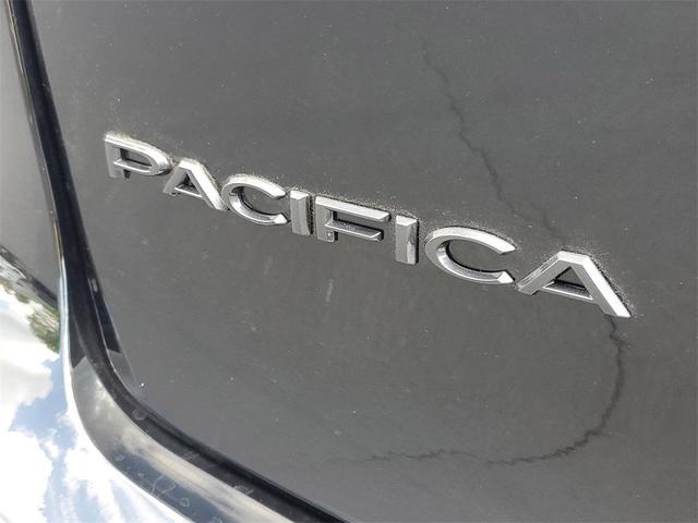 Photo of 2025 Diamond Black Chrysler Pacifica