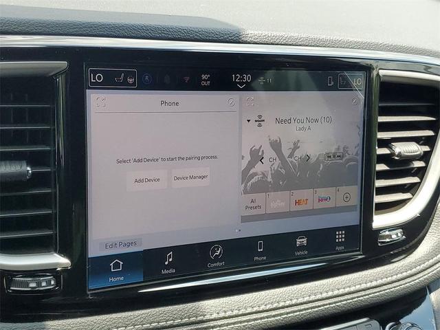 Photo of 2025 Diamond Black Chrysler Pacifica