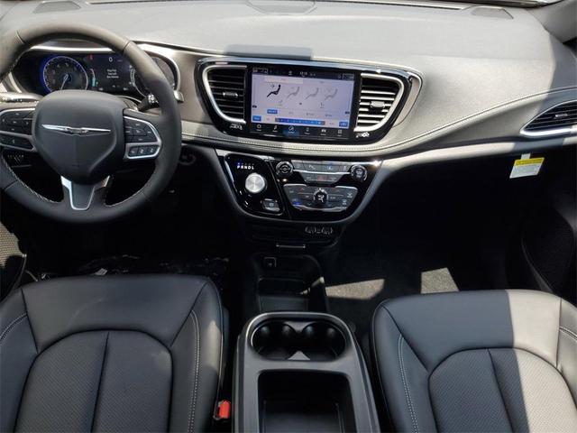 Photo of 2025 Diamond Black Chrysler Pacifica