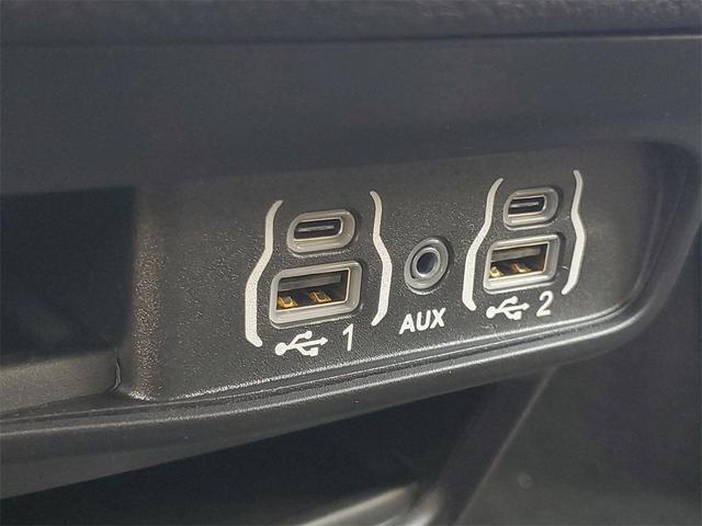 Photo of 2025 Diamond Black Chrysler Pacifica