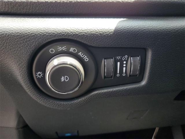 Photo of 2025 Diamond Black Chrysler Pacifica