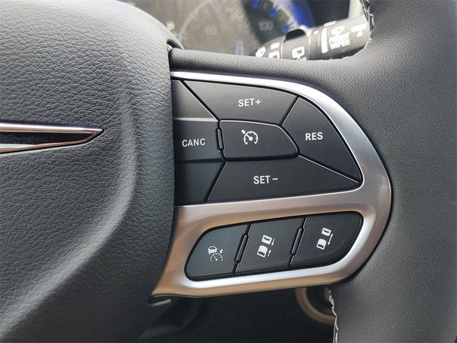 Photo of 2025 Diamond Black Chrysler Pacifica