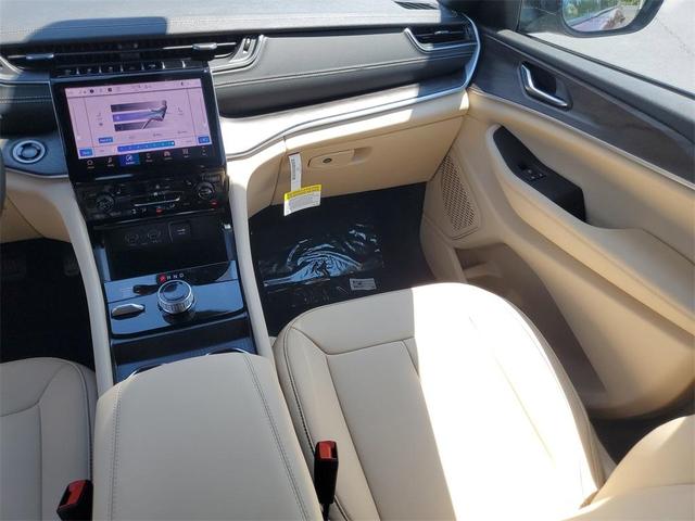 Photo of 2025 Velvet Red Pearlcoat Jeep Grand Cherokee