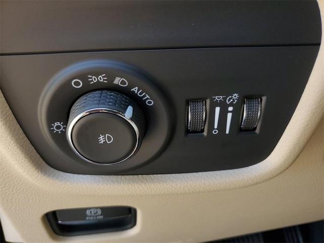 Photo of 2025 Velvet Red Pearlcoat Jeep Grand Cherokee