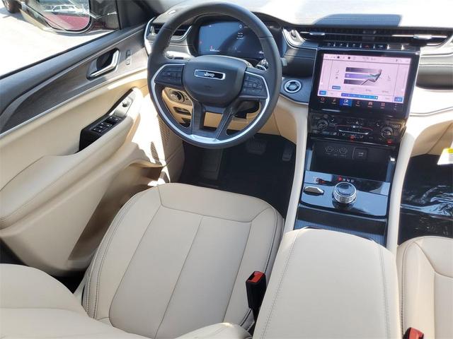 Photo of 2025 Velvet Red Pearlcoat Jeep Grand Cherokee