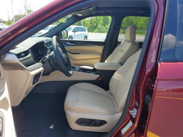 Photo of 2025 Velvet Red Pearlcoat Jeep Grand Cherokee