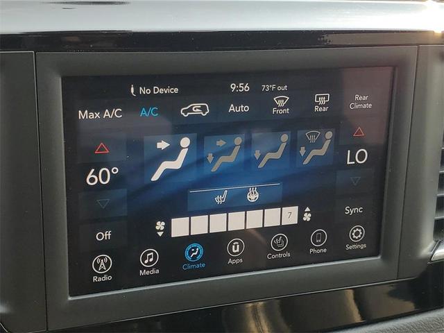 Photo of 2020 Luxury White Pearlcoat Chrysler Pacifica