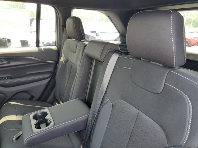 Photo of 2025 Silver Jeep Grand Cherokee