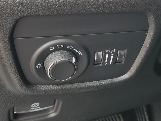 Photo of 2025 Silver Jeep Grand Cherokee