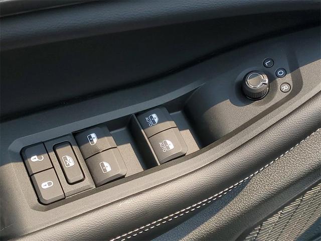 Photo of 2025 Silver Jeep Grand Cherokee
