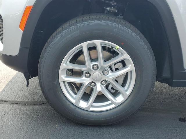 Photo of 2025 Silver Jeep Grand Cherokee