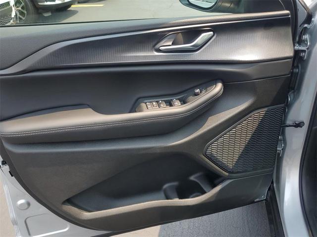 Photo of 2025 Silver Jeep Grand Cherokee