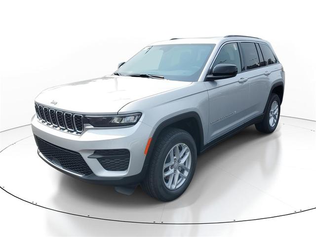 Photo of 2025 Silver Jeep Grand Cherokee