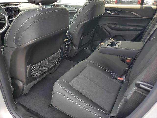 Photo of 2025 Silver Jeep Grand Cherokee