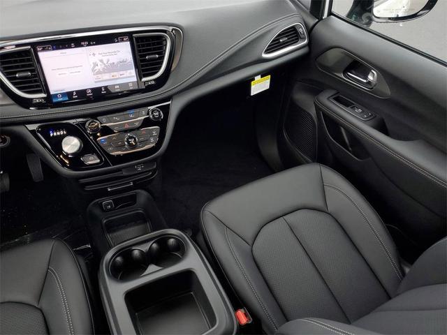 Photo of 2026 PW7 Chrysler Pacifica