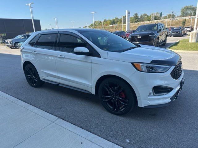 Photo of 2022 Star White Ford Edge