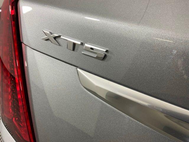 Photo of 2025 Silver Metallic Cadillac XT5