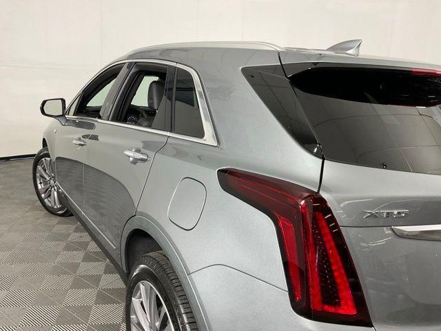 Photo of 2025 Silver Metallic Cadillac XT5
