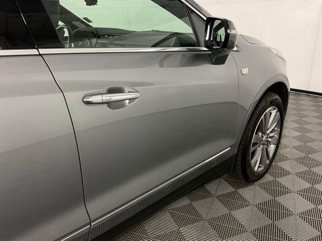 Photo of 2025 Silver Metallic Cadillac XT5
