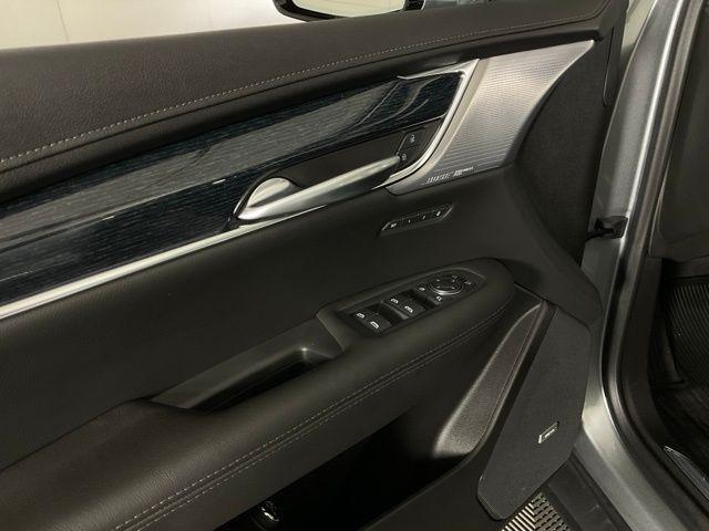 Photo of 2025 Silver Metallic Cadillac XT5