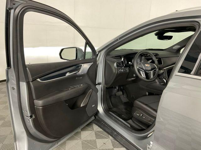 Photo of 2025 Silver Metallic Cadillac XT5