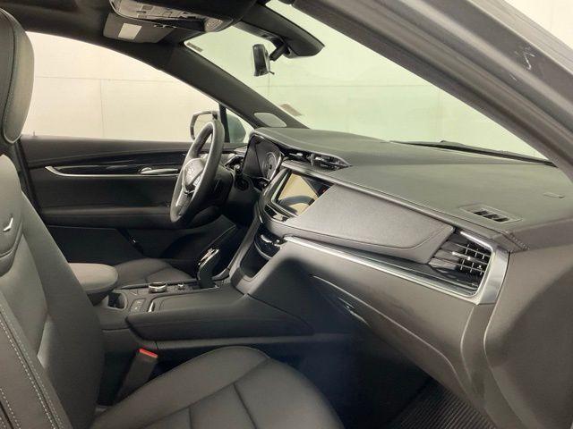 Photo of 2025 Silver Metallic Cadillac XT5