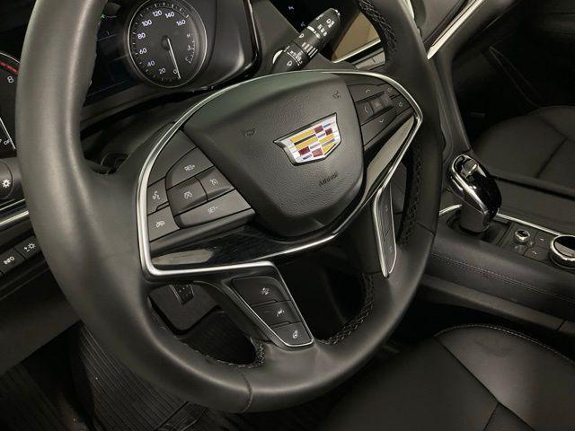 Photo of 2025 Silver Metallic Cadillac XT5