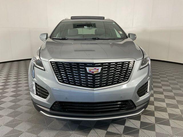 Photo of 2025 Silver Metallic Cadillac XT5