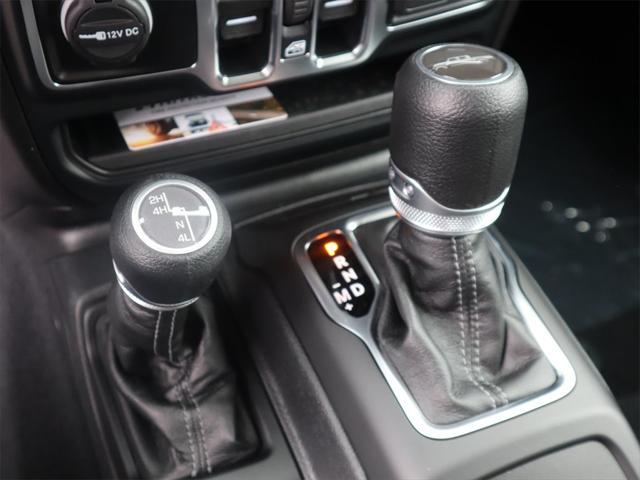 Photo of 2025 Anvil Clearcoat Jeep Gladiator